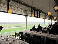 ｼｬﾝﾃｨｲ競馬場ﾚｽﾄﾗﾝ